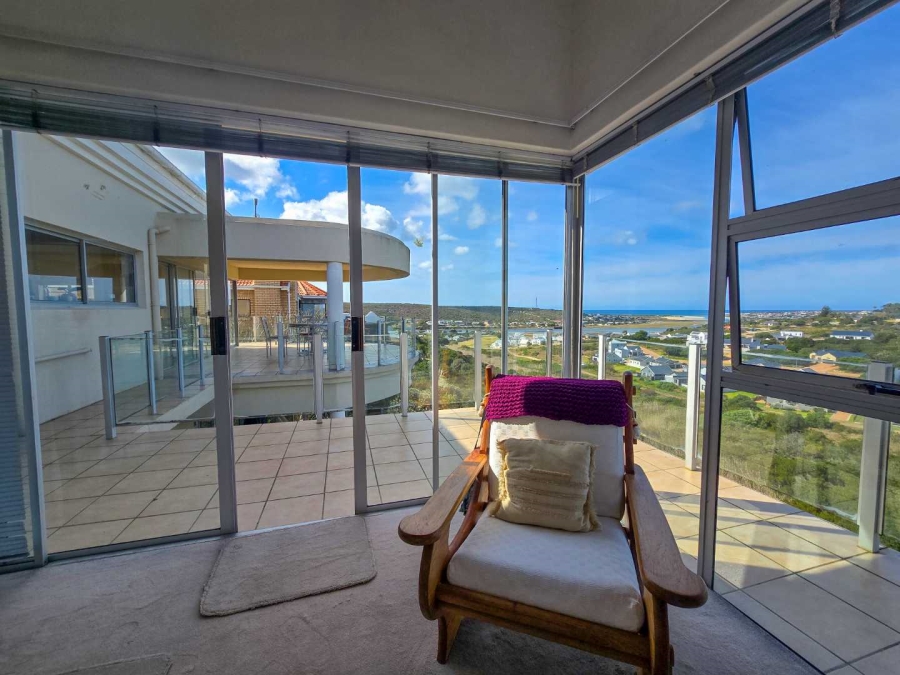 5 Bedroom Property for Sale in Stilbaai Wes Western Cape